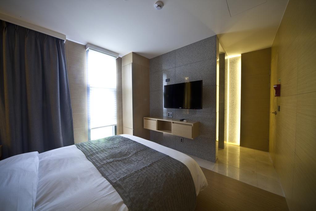 Stanford Hotel And Resort Чеджудо Номер фото